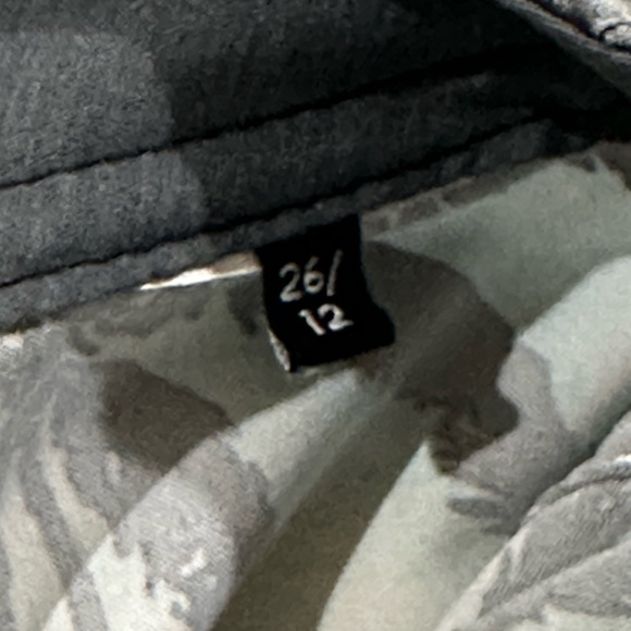 Quiksilver boys boardshorts size 12 in excellent condition. - Picture 3 of 3